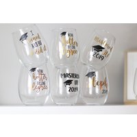 Abschluss Weinglas Geschenk | Personalisierte Abschlussgeschenk Für Absolventen Master-Abschluss Jahrgang 2019 von SassyandCoDesigns