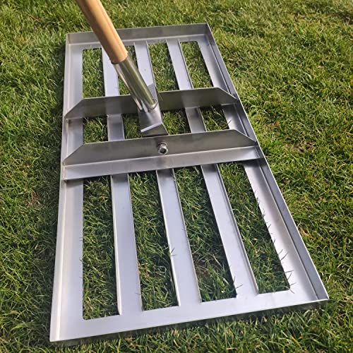 SattesGrün Profi Edelstahl Rasen Rakel Lasercut Rakel zum Sanden Abziehen Levelingrake Flächenebner Leveler Lawnleveling Größe 75x35cm (ohne Stiel) von SattesGrün