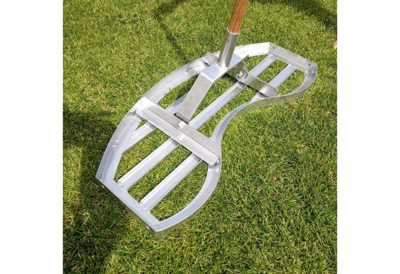 SattesGrün Rasenrechen WELTNEUHEIT (geschütztes Design) Rasenrakel Rakel zum Sanden Abziehen, 75 cm Arbeitsbreite, Levelingrake Flächenebner Leveler Lawnleveling ohne Stiel von SattesGrün