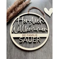 Türkranz Herzlich Willkommen Bei Familie Türschild Holz Loop Personalisiert Holzschild Geschenk von Sauerhandel24