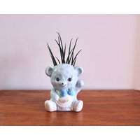 Retro Kitsch Blau Bär Übertopf | Blumentopf, Zimmerpflanze, Haus, Keramik Bär, Homeware, Bärentopf von SaundersTreasuresUK