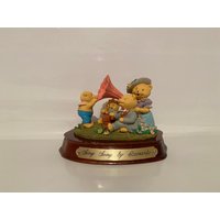 Vintage Sing Song Figur Teddybären Playtime Geschenke Home Decor Ornament Made in England By The Leonardo Collection von SaveAntique