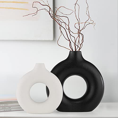 Sawoake Weiße+Schwarze Donut Keramik Vase Satz von 2 für Moderne Home Decor, Runde Matte Vasen für Pampasgras, Neutral Boho Nordic Minimalismus Stil Blumenvasen（Groß Schwarze+klein Weiße） von Sawoake