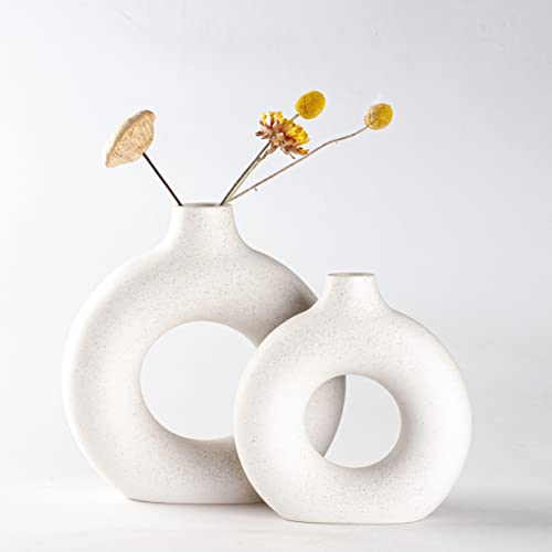 Sawoake Weiße Donut Keramik Vase Satz von 2 für Moderne Home Decor, Runde Matte Vasen für Pampasgras, Neutral Boho Nordic Minimalismus Stil Blumenvasen（Supergroß+Groß） von Sawoake