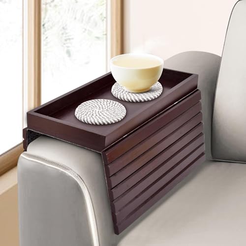 Bambus-Sofa-Armlehnentablett, faltbar, mit 2 Untersetzern, Sofa-Becherhalter, tragbarer Sesseltisch für Getränke, Tassen, Essen, Snacks, Telefon, Fernbedienung (Farbe: Mahagoni) von Saycker