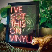 Vinyl Neon Effekt Urban Giclèe Kunstdruck Musik & Schallplatte Typografie Geschenk Für Männer Wohndeko von SaytheWordCreative
