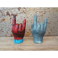 Dekorative Hand, Ringhalter Resin Hand Ornament, Liebeszeichen von SazSkullduggery