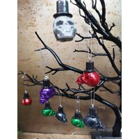 Glitzer-Totenkopf-Christbaumkugel, Weihnachtsbaumschädel, Halloween Baumschädel von SazSkullduggery