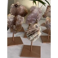 Pinker Amethyst Auf Metallständer von SazykSpiritualLife