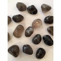 Wunderschöner Rauchquarz Heilstein// Rauchquarz// Trommelsteine// Heilsteine// Wurzelchakra von ScallopsMineralShell