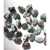 Wunderschöner Trommelierter Larimar Heilstein// Polierter Larimar// Trommelsteine// Heilsteine// Halschakra// von ScallopsMineralShell
