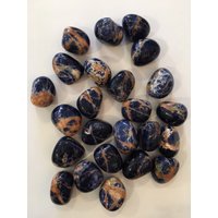 Wunderschöner Trommelierter Sodalith Heilstein// Trommelsteine// Heilsteine// Polierte Steine// Heilwerkzeuge// Trommel Blauer Sodalith von ScallopsMineralShell