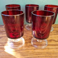 Cavalier Ruby Red Gläser Von Cristal D'arques, 4 Stück Kleine Weingläser von ScandiVintageHunt