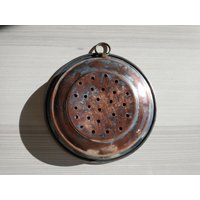 Altes Rustikales Sieb, Colander Mit Patina, Bauernhaus, Küche von Scandinaviafinds