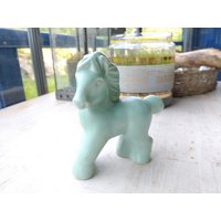 Grünes Pony, Keramik Pony Figur, Dekor, Geschenk, Ornament von Scandinaviafinds