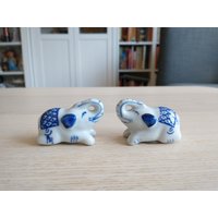 Paar Kleine Elefanten Salz - Und Pfefferstreuer/Blau-Weißes Porzellan Tischdeko von Scandinaviafinds