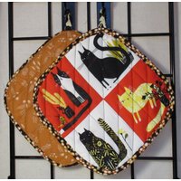 Topflappen Gesteppt Gefüttert Schwarz Weiß Gelb Orange Braun Vögel Schachbrettmuster Maschinenwaschbar Trocknergeeignet von ScatterfootStudio