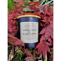 Sandelholz & Schwarzer Pfeffer Duftkerze - Handgefertigte Vegane Kerze von ScentOfSanctum