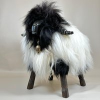 Designer Tierhocker Schafhocker Jolo Das Walliser Schwarznasenschaf Widder Hocker Stuhl von Schafhocker