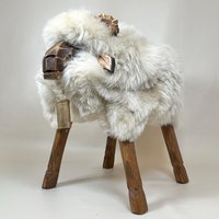 Premium Designer Schafhocker Toni Der Elegante Bua Champagner Hocker Tierhocker von Schafhocker