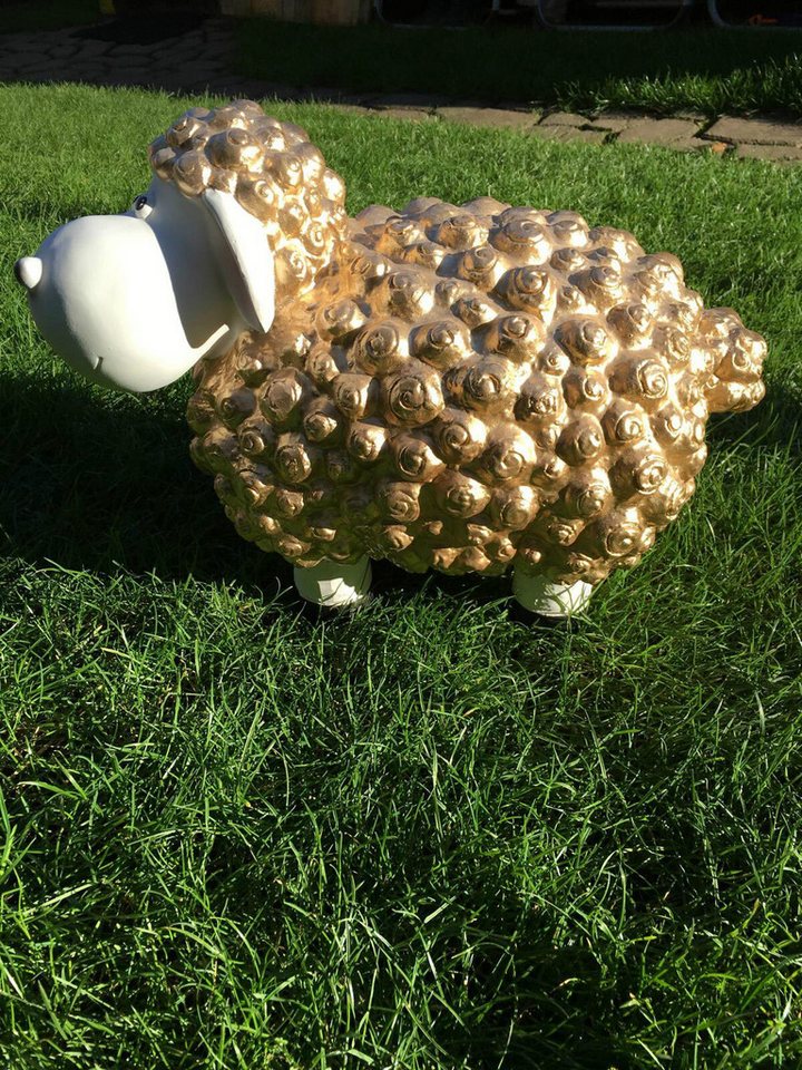 Schatzkiste1 Gartenfigur VIP Schaf Dekoschaf Witziges Schaf Wetterfest Bunte Gartenfigur von Schatzkiste1