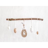 Deko-Ast Mit Osterhase Und Ostereiern Als Tür - Fensterdeko von SchenkenoderBehalten
