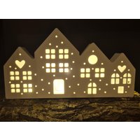 Raysin Leuchthäuser Led Haus Hütte Lichterhaus Weihnachten Winter Figur Dekoration Mitbringsel Raysin Leuchthäuser Led Haus Hütte Lichterhaus Weihnachten Winter Figur Dekoration Mitbringsel von SchickbyFrieda
