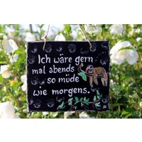 Schild Mit Spruch Faultier Auf Schiefer von Schiefermalerin