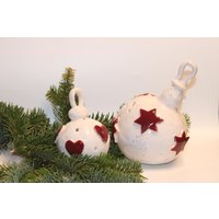 Getöpferte Weihnachtskugel, Kugeln Aus Keramik, Handgemachte Modellierte Zum Stehen Und Hängen, Mit Herzen Sternen Getöpferte Weihnachtskugel, Kugeln Aus Keramik, Handgemachte Modellierte Zum Stehen Und Hängen, Mit Herzen Sternen von SchmuckerinaDesign
