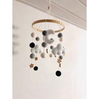 Kleiner Stubenwagen Mobile Grau Schwarz | Durchmesser Holzring 15cm Kleiner Stubenwagen Mobile Grau Schwarz | Durchmesser Holzring 15cm von Schnullerteddy