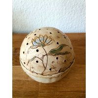 Lichtkugel Keramik Blüten Cremefarben Lichtkugel Keramik Blüten Cremefarben von Schoeneteilchen