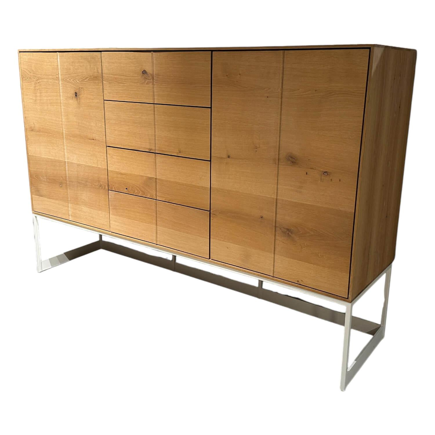 Sideboard Lina Knorrige Eiche Geölt Sockel Weiß Sideboard Lina Knorrige Eiche Geölt Sockel Weiß von Scholtissek