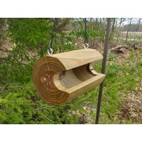 Eco-Log Vogelfutterhäuschen, Großes Hängendes Futterhäuschen, Gefallenes Holz Eco-Log Vogelfutterhäuschen, Großes Hängendes Futterhäuschen, Gefallenes Holz von SchoolhouseWoodcraft