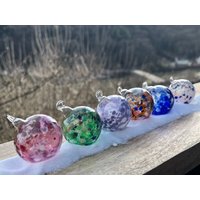 Glaskugel in Verschiedenen Farben Handgefertigt Vom Glasbläser Meister | 4cm Ornamente Weihnachtsdeko Aus Glas Fenster Dekoration von Schradeglass