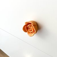 Möbelgriff Rose Für Kinderzimmer Kommode Und Schrank | Griff Hemnes |Wickelkommode Babyzimmer Möbelknopf Blüte von Schubladenknopf