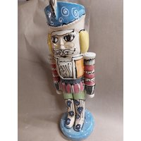 Nussknacker Keramik Dekofigur in Verschiedenen Farben Nussknacker Keramik Dekofigur in Verschiedenen Farben von SchuetzkeramikShop