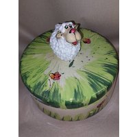 Runder Brottopf Aus Keramik Mit Schaf Als Knauf - Wird Produziert Nach Kauf Runder Brottopf Aus Keramik Mit Schaf Als Knauf - Wird Produziert Nach Kauf von SchuetzkeramikShop