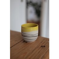 Großer Zebra-Cup Lola, Gelb - Handgemachte Keramik Tasse | Steinzeug Becher Unikat Kaffee Tee Mug Geschenkidee Handmade Pottery Großer Zebra-Cup Lola, Gelb - Handgemachte Keramik Tasse | Steinzeug Becher Unikat Kaffee Tee Mug Geschenkidee Handmade Pottery von SchuttundAscheStudio