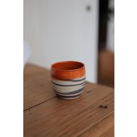 Großer Zebra-Cup Lola, Orange - Handgemachte Keramik Tasse | Steinzeug Becher Unikat Kaffee Tee Mug Geschenkidee Handmade Pottery von SchuttundAscheStudio