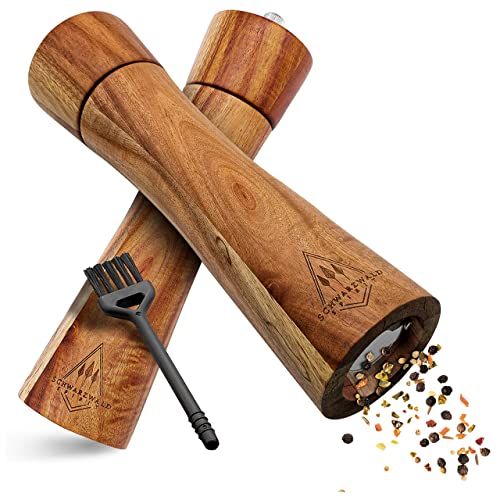 Schwarzwald Spirit Salz und Pfeffermühle Holz Groß (21 cm) - 2er Set mit Pfeffer und Salzmühle - Gewürzmühle mit Keramikmahlwerk inkl. Reinigungspinsel, Rezeptbuch - Küchenhelfer Geschenkidee von Schwarzwald Spirit