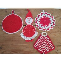 4 - Teiliges Weihnachtliches Topflappenset, Handgehäkelt 4 - Teiliges Weihnachtliches Topflappenset, Handgehäkelt von SchwedenSchaetze