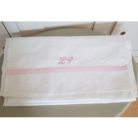 Bettlaken Mit Handgesticktem Monogram, Rosa von SchwedenSchaetze
