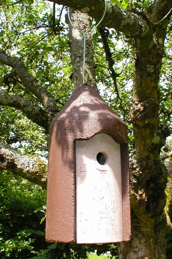 Naturschutzprodukt Nisthöhlen Satz 2 Stück Typ 2M Vogelnisthöhle hängend FG Nisthilfe Flugloch 26 mm von Schwegler