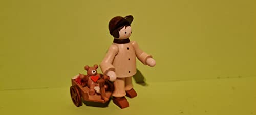 SchwibboLa Romy Thiel Figur Junge mit Teddy im Wagen Höhe 6,0cm Neuware Original aus dem Erzgebirge von SchwibboLa