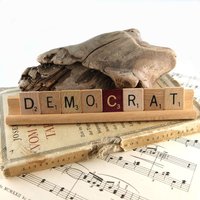 Democrat Scrabble-Buchstaben-Zeichen Recycelt von ScrabbledMessages
