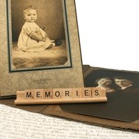 Memories Scrabble-Buchstaben-Zeichen Recycelt Memories Scrabble-Buchstaben-Zeichen Recycelt von ScrabbledMessages