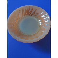 Fire King Pfirsich Luster Obstschale Mid-Century Glas von ScrimgeourVintage