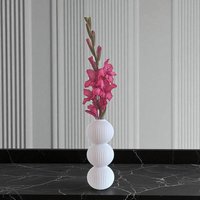 Elegant Vase - Vermeer's Pearl White Artistically Designed For Discerning Collectors Elegant Vase - Vermeer's Pearl White Artistically Designed For Discerning Collectors von SculpturePrints