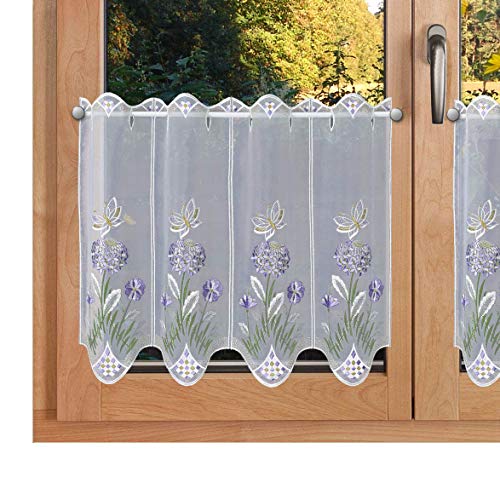 Landhaus-Scheibengardine Hyazinthe weiß-lila bestickt mit feiner Vogtländischer Spitzestickerei | Kurzstore mit stilisierten Hyazinthen-Blüten und Schmetterling | Höhe x Breite 45 x 112 cm von SeGaTeX home fashion