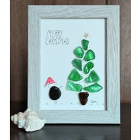 Weihnachtsbaum Aus Seeglas - Seeglas- Und Kieselkunst Einzigartige Handgefertigte Rahmung Seeglasbild von SeaglassArtworks